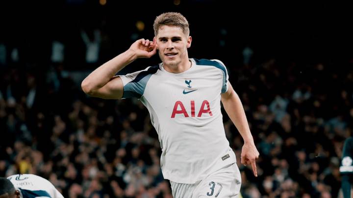 Mira el golazo de Micky van de Ven en la Champions que es candidato al Puskas