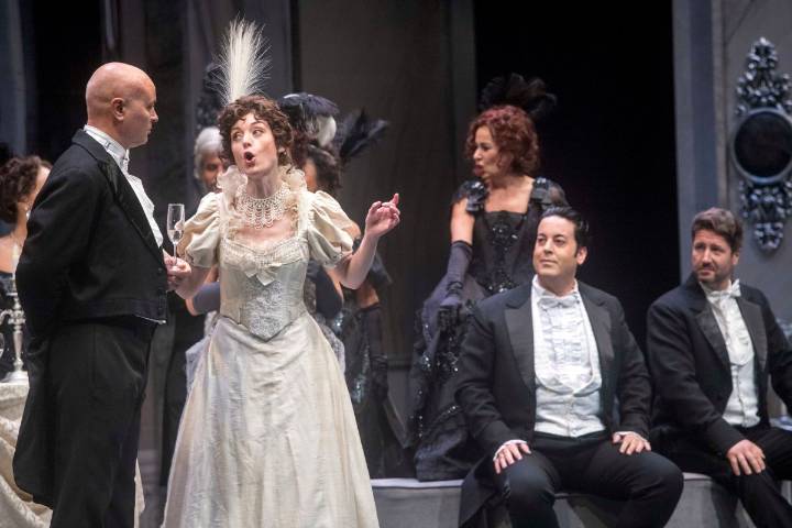 Programación cultural destacada en El Batel con La Traviata y dos shows de comedia