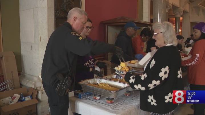 Hundreds gather for pre-Thanksgiving meal at Connecticut State Capitol