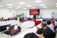 Presenta Estefanía Mercado a Alberto Farfán como titular de la recién creada Dirección de Vivienda y Regularización