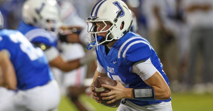 Live: High school football scores in the New Orleans area for Round 1 of the 2025 playoffs