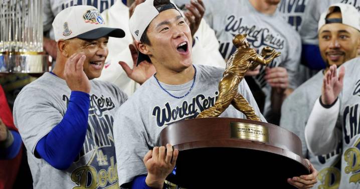 Japón celebra la victoria de los Dodgers en la Serie Mundial