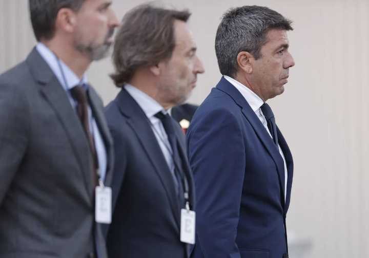 Mazón sigue en su deliberación: su entorno le desaconseja elecciones y le insta a seguir como diputado