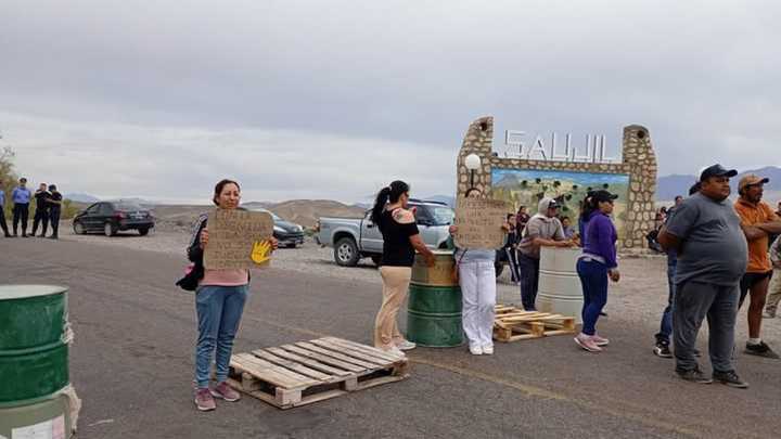 Becados dados de baja cortan la Ruta 34 en Saujil