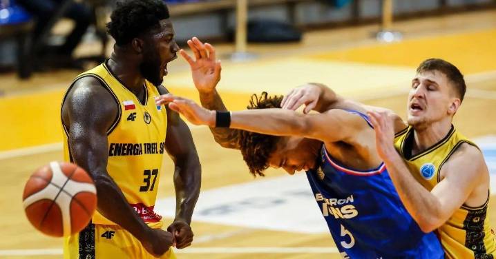 Dylan Addae-Wusu ruge en FIBA Europe Cup