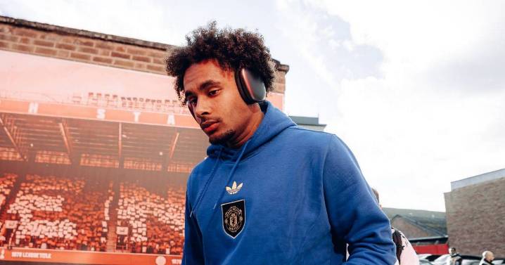 Joshua Zirkzee handed new transfer exit route as Man United get Jadon Sancho reminder