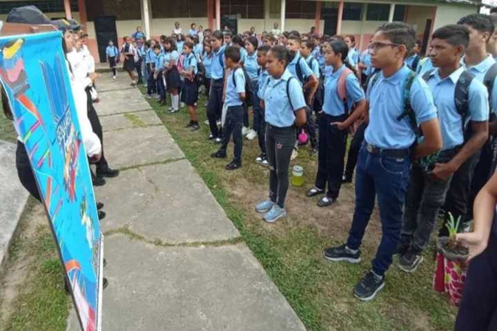 Estudiantes de Apure reciben taller sobre uso seguro de la tecnología