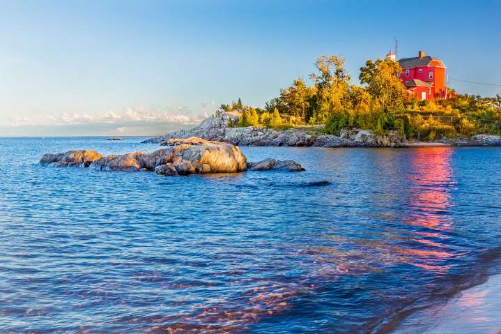 Por qué el lago Michigan es el destino más popular de EE. UU. y el gran lago más peligroso del país