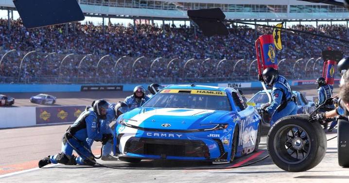 A late caution robs Hamlin of NASCAR title in probable final year of championship format