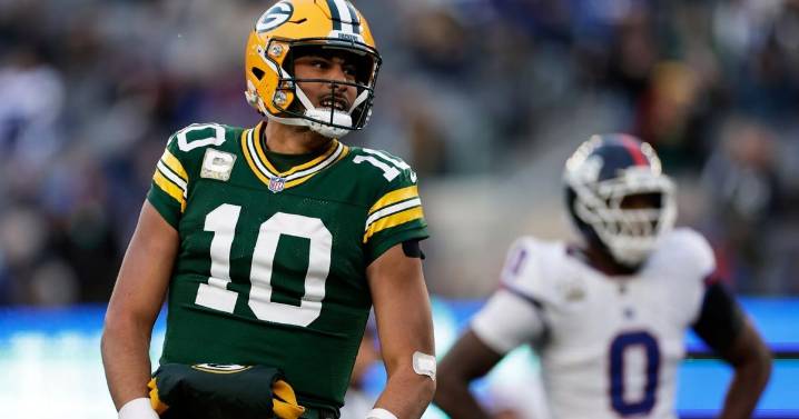 Jordan Love throws 2 TD passes as Packers beat Giants to end their skid
