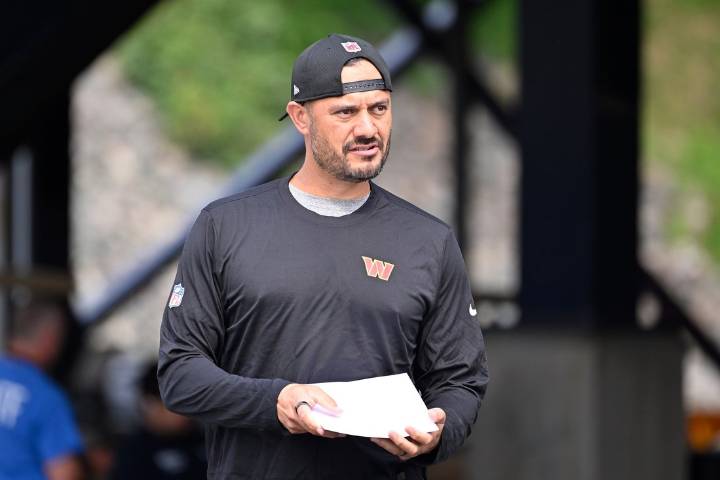 Deadspin | Stanford tabs former QB Tavita Pritchard as head coach