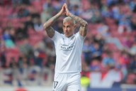 FOTOS. Tras el saludo de la U: ¿Qué dicen los hinchas azules sobre un posible regreso de Eduardo Vargas?