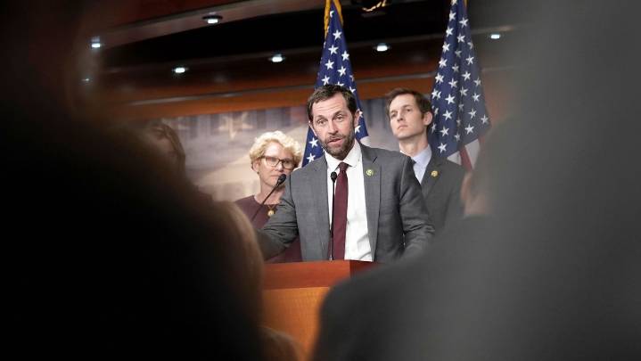 'Not acceptable': Lawmakers blast Trump's response to Dem military video