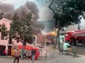 Incendio consume casona en el Rímac: se han desplegado ocho unidades de Bomberos