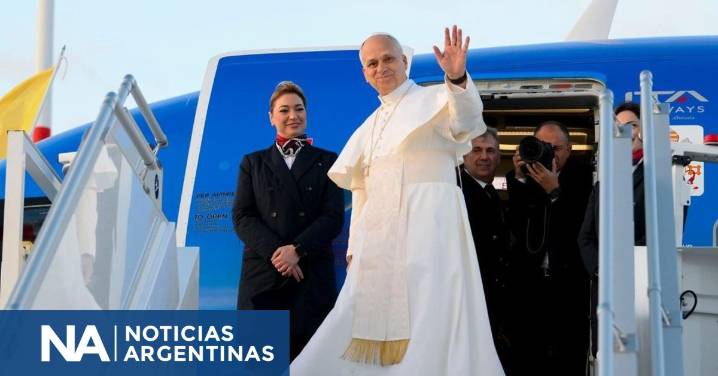El avión del Papa entró al “service” en plena gira