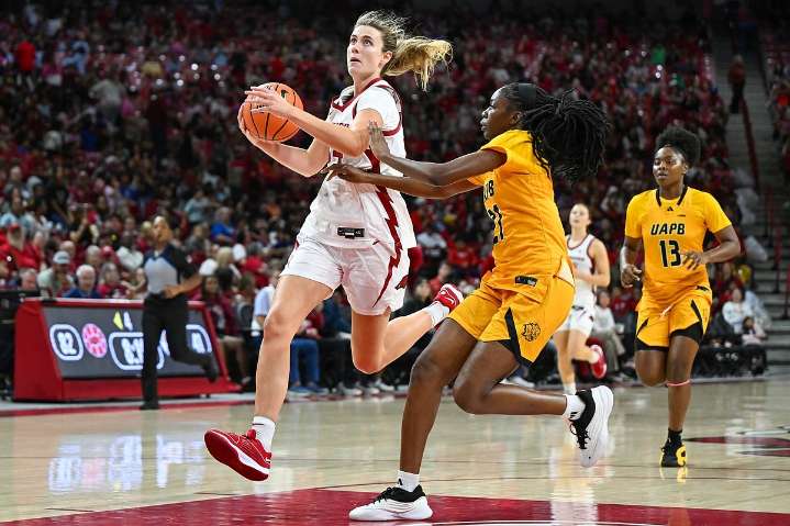 Arkansas women’s basketball: Lawrence scores career