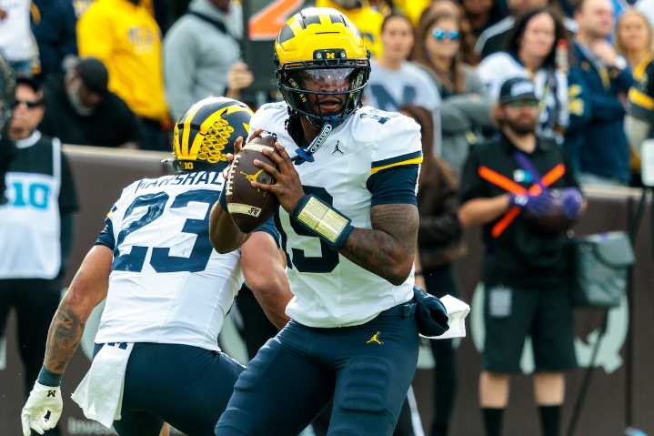 Michigan stays positive as QB Bryce Underwood plays through growing pains