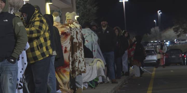 Black Friday shopping at Huntington Mall