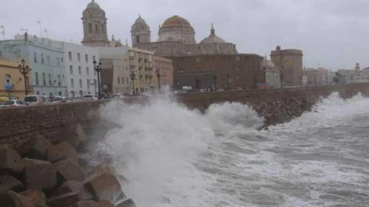 Cádiz se pone a prueba ante el riesgo real de un tsunami en sus costas: "La autoprotección es clave"
