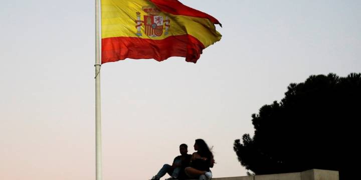 Un juez rechaza la residencia a un cubano porque Grecia le prohibió la entrada en espacio Schengen, pero no le expulsa porque tiene una hija menor: “Una situación absurda”