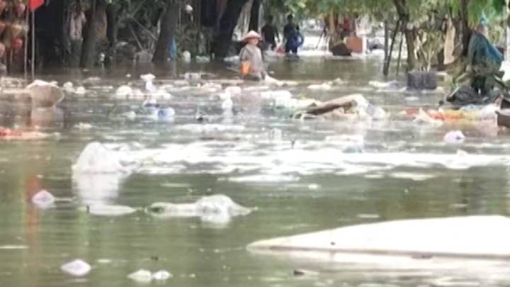 Heavy flooding hits Vietnam