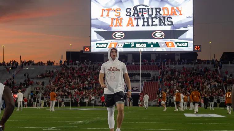 LOOK: Arch Manning uncle Peyton Manning watches sideline at Georgia matchup
