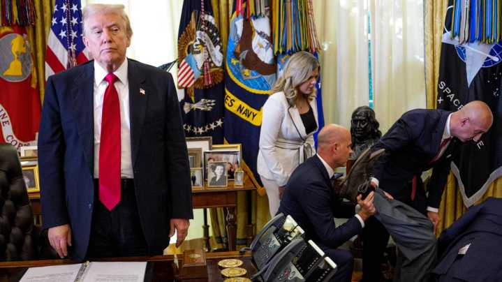 Photo Of Donald Trump During Health Crisis In Oval Office Sparks Brutal Internet War