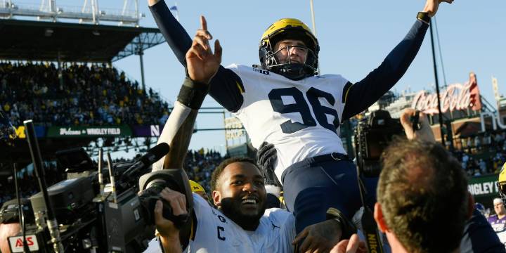 Zvada’s 31-yard field goal as time expires lifts No. 18 Michigan over Northwestern 24