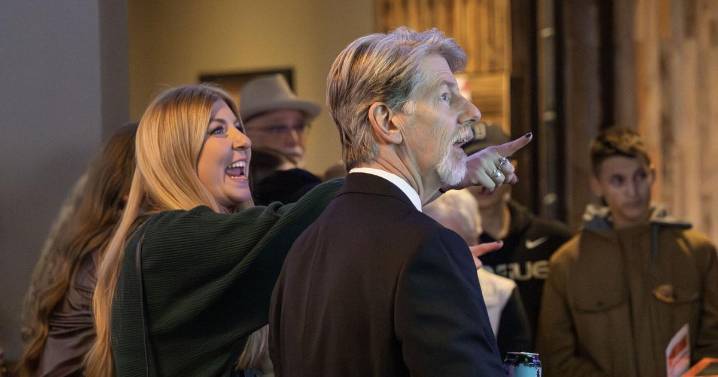 Mike Nelson narrowly elected mayor, Jennifer Owen concedes