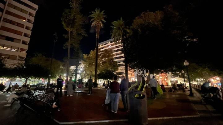 La plaza de Calvo Sotelo se queda a oscuras en Alicante