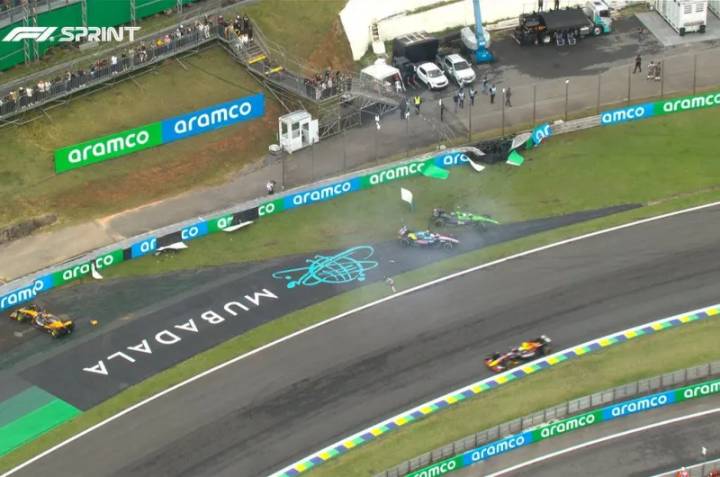 Franco Colapinto chocó y quedó afuera de la Sprint del GP de Brasil
