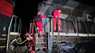 Locomotora choca contra retroexcavadora que hacía trabajos de reparación en vías de Coahuila; hay tres lesionados