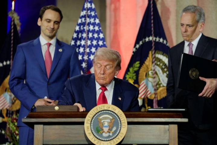 White House pauses executive order that would seek to preempt state laws on AI, sources say