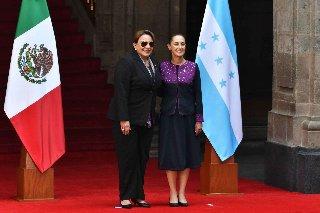 Sheinbaum recibe a Xiomara Castro en Palacio Nacional