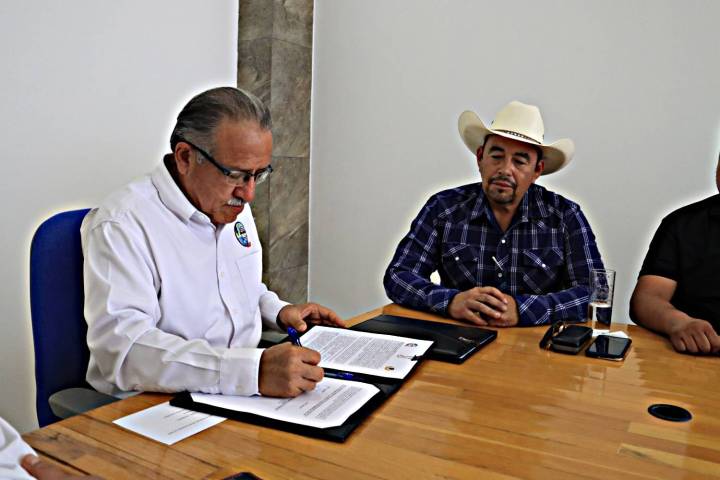 Refrendaron convenio entre la UABCS y la Asociación Ganadera Local de Criadores de Ovinos