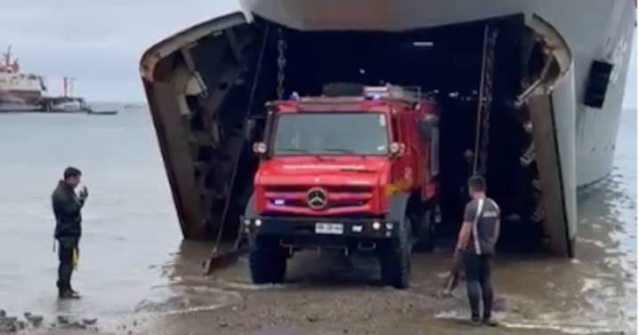 Armada entrega el primer carro de Bomberos en archipiélago de Juan Fernández