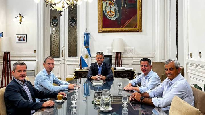 La Libertad Avanza sumó a tres diputados a su bloque y se intensifica la pulseada con el PJ por la primera minoría