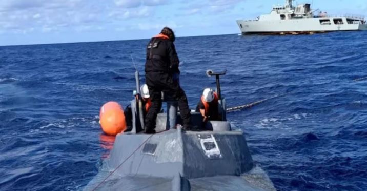 Incautan submarino con 1,7 toneladas de cocaína en el Atlántico