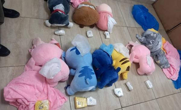 Detectan peluches con cocaína en un tour de compras