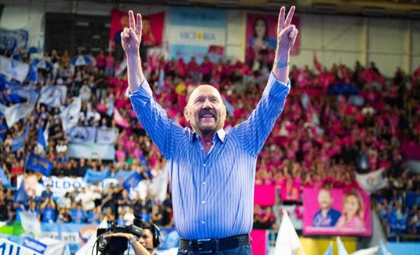 Un exfuncionario de Milei avala la cláusula que habilita a Insfrán en 2027