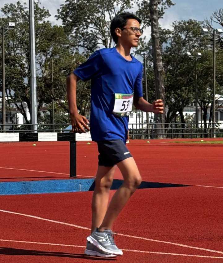 Yumbeño brilla en carrera atletica -