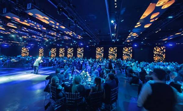 Uno por uno, todos los asistentes a la cena solidaria por el aniversario de La Plata