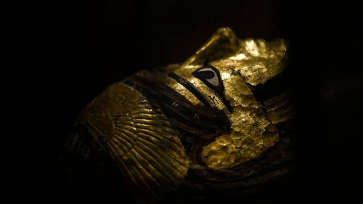 Exposición en París sobre momias muestra varias piezas de estos testigos del pasado