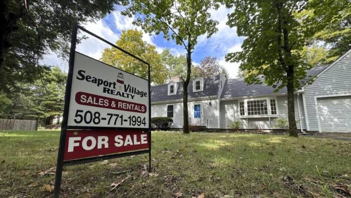 Sellers taking homes off the market at fastest pace in nearly a decade