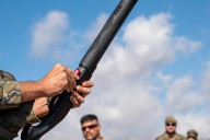 El militar herido por una explosión en Viator se recupera tras perder una mano y parte de la otra