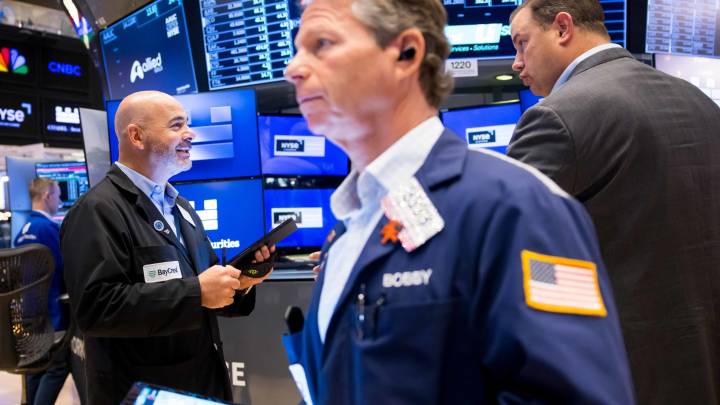 Hedge funds are dumping tech stocks at the fastest pace in 2 years