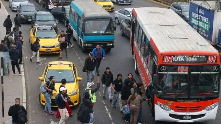 Asociación Nacional de Conductores Profesionales: paro de transportes inicia esta medianoche en Lima y Callao