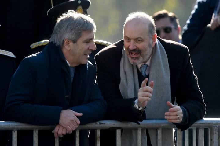 El Gobierno avanza con una agresiva agenda de privatizaciones de empresas clave de transporte...