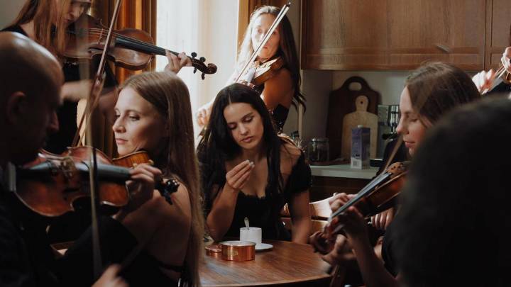 El celibato voluntario de Rosalía, una tendencia creciente entre las mujeres: "Lucho contra la soledad, pero es un proceso de aprendizaje"