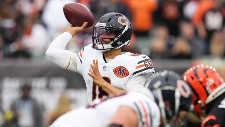 Joe Flacco throws for 470 yards but Caleb Willams TD pass gives Bears 47